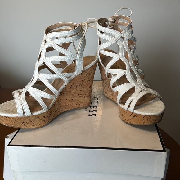 Guess White Wedge Croc print Back Lace-up Sandals 6M - Picture 2 of 6